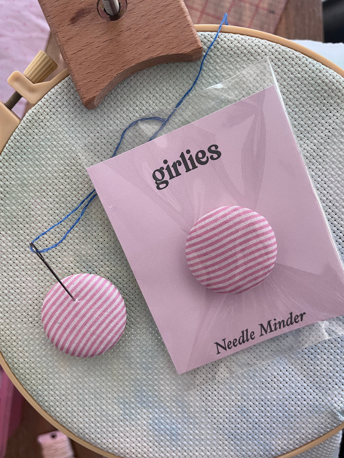 Needle Minder