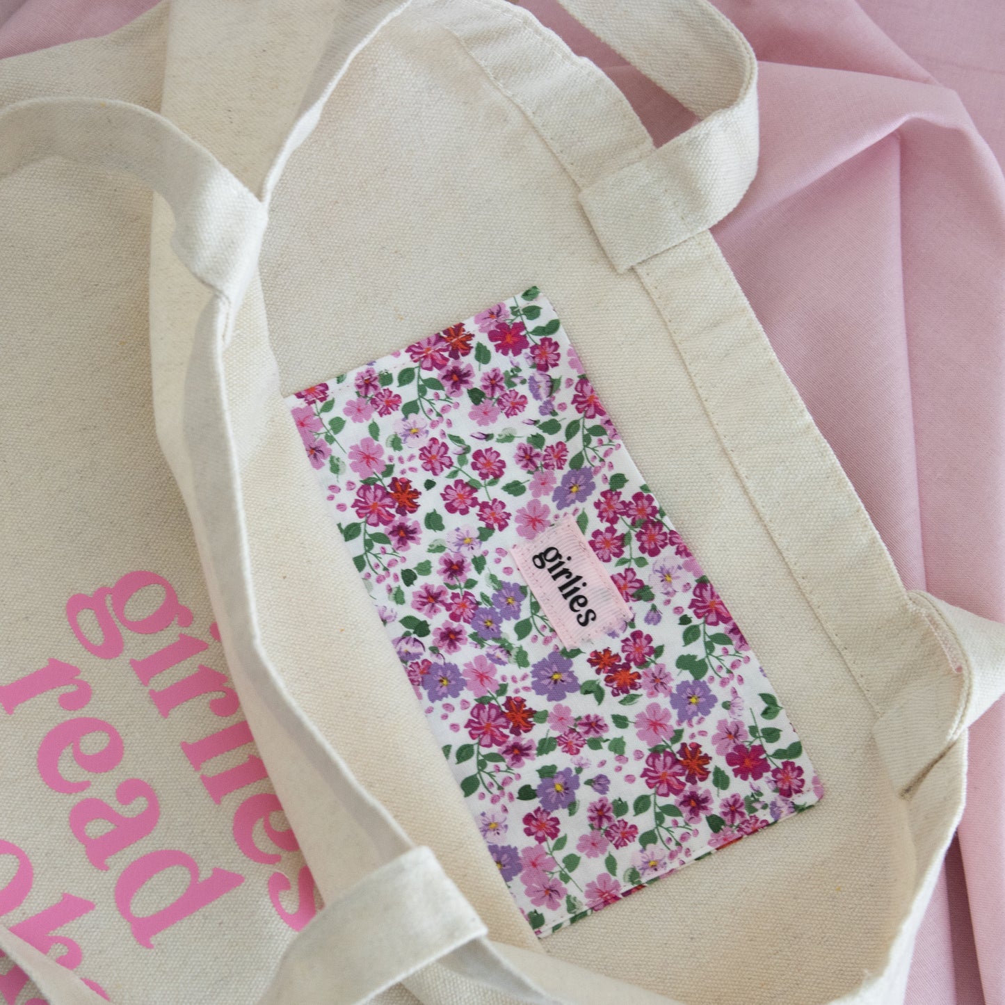 Hot Girlies Read Books - Tote Bag